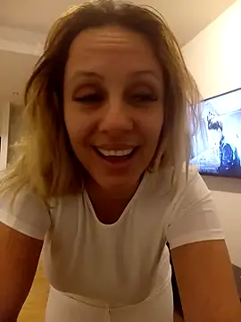 Snapshot of cleopatravodos chatting on December 2, 6:47 pm cleopatravodos online show from December 2, 6:47 pm