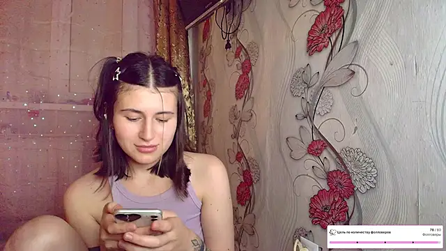 Snapshot of KristinaScott chatting on December 4, 5:43 pm KristinaScott online show from December 4, 5:43 pm