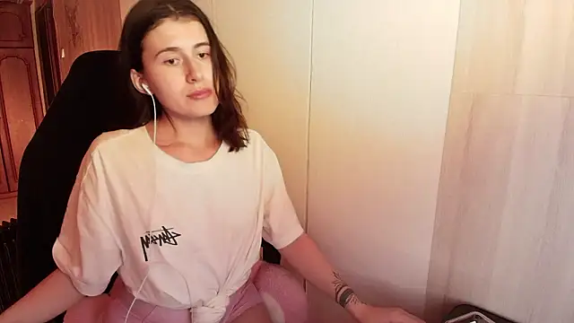 KristinaScott online show from February 24, 4:05 pm