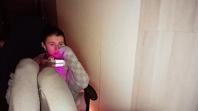 KristinaScott online show from March 10, 8:14 pm