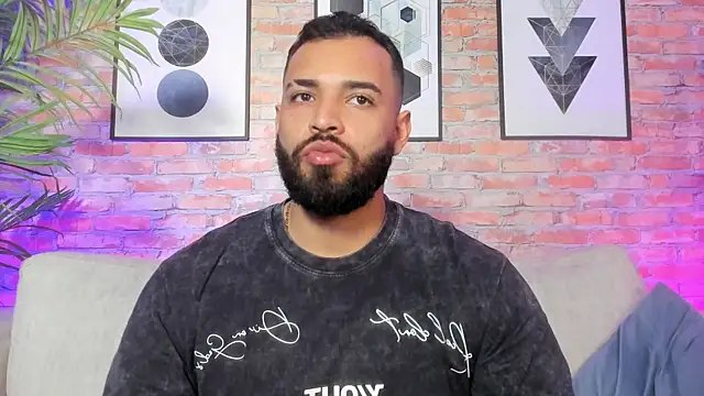 Snapshot of Chris_Varden chatting on December 15, 7:07 pm Chris Varden online show from December 15, 7:07 pm