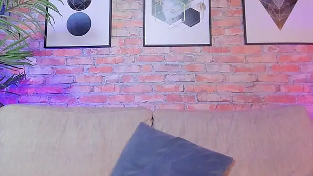 Snapshot of Chris_Varden chatting on December 17, 6:47 pm Chris Varden online show from December 17, 6:47 pm