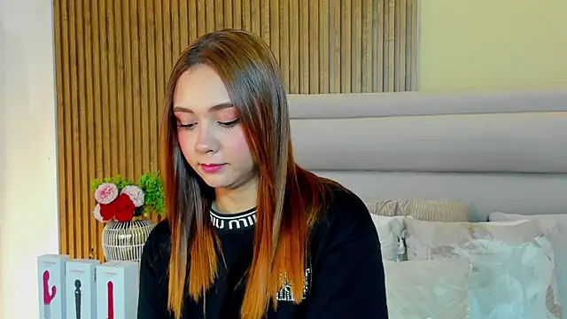 LondraBlush online show from May 1, 11:04 am