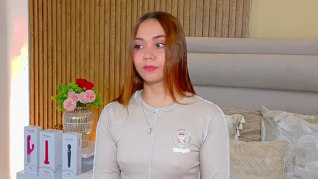 Snapshot of LondraBlush chatting on June 9, 12:39 pm LondraBlush online show from June 9, 12:39 pm
