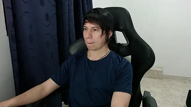 Snapshot of Daniell_Young chatting on November 18, 7:35 am Daniell Young online show from November 18, 7:35 am