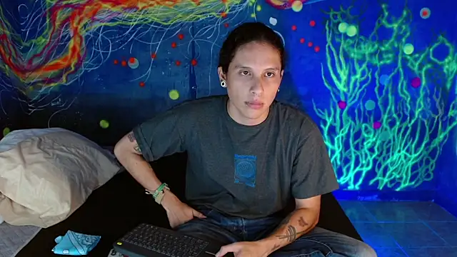 Snapshot of alan_dominat chatting on November 18, 12:38 am alan dominat online show from November 18, 12:38 am