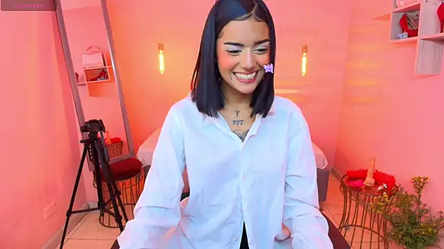 Snapshot of Milu_carbajal_x chatting on December 1, 8:36 pm Milu carbajal x online show from December 1, 8:36 pm