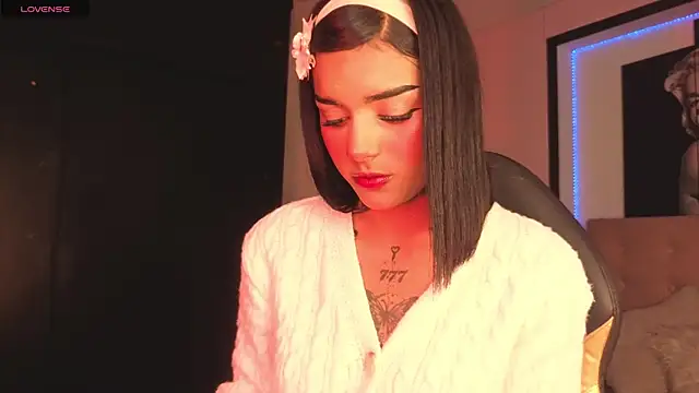 Snapshot of Milu_carbajal_x chatting on May 15, 4:41 am Milu carbajal x online show from May 15, 4:41 am