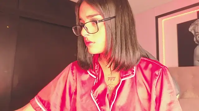 Snapshot of Milu_carbajal_x chatting on May 20, 4:51 am Milu carbajal x online show from May 20, 4:51 am