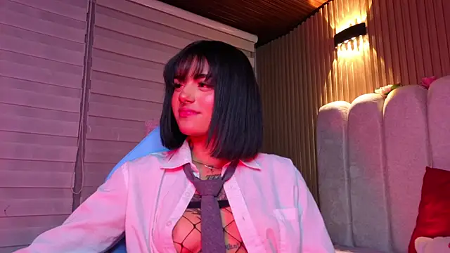 Snapshot of Milu_carbajal_x chatting on July 5, 4:19 am Milu carbajal x online show from July 5, 4:19 am