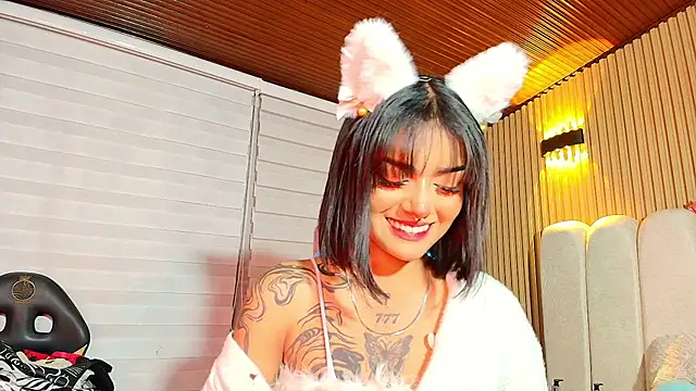 Snapshot of Milu_carbajal_x chatting on July 22, 3:31 am Milu carbajal x online show from July 22, 3:31 am