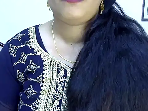 Snapshot of Muskan_Jha chatting on May 6, 2:11 pm Muskan Jha online show from May 6, 2:11 pm