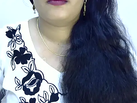 Snapshot of Muskan_Jha chatting on May 7, 2:17 am Muskan Jha online show from May 7, 2:17 am