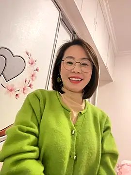 Snapshot of xiaoling2358 chatting on November 28, 1:25 pm xiaoling2358 online show from November 28, 1:25 pm