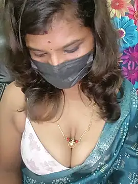 Snapshot of Premalatha_28 chatting on July 30, 4:44 am Premalatha 28 online show from July 30, 4:44 am