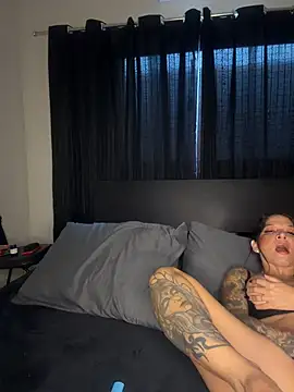 Snapshot of biadominatrix chatting on May 24, 1:49 pm biadominatrix online show from May 24, 1:49 pm