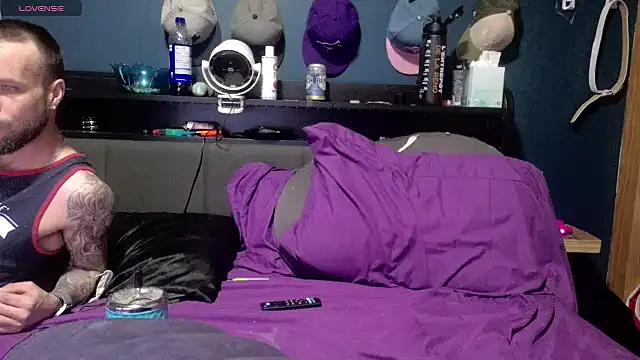 lovecoupleqc online show from April 14, 5:13 am