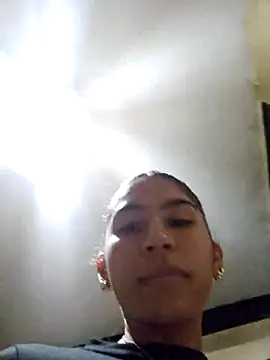 Snapshot of skinnyrox chatting on November 21, 2:32 am skinnyrox online show from November 21, 2:32 am