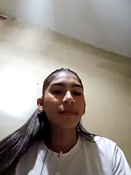 Snapshot of skinnyrox chatting on December 17, 6:14 pm skinnyrox online show from December 17, 6:14 pm