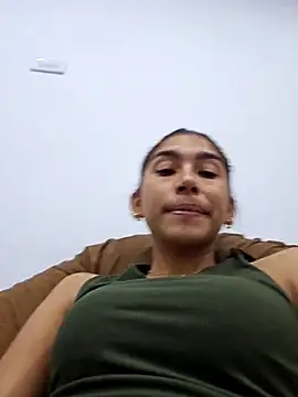 Snapshot of skinnyrox chatting on December 19, 7:54 pm skinnyrox online show from December 19, 7:54 pm