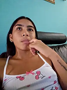 Snapshot of skinnyrox chatting on January 16, 8:57 pm skinnyrox online show from January 16, 8:57 pm