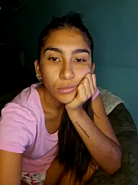 Snapshot of skinnyrox chatting on February 3, 2:53 am skinnyrox online show from February 3, 2:53 am