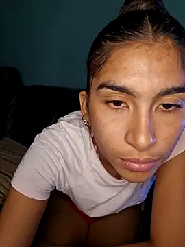 Snapshot of skinnyrox chatting on February 5, 2:49 am skinnyrox online show from February 5, 2:49 am