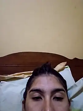 Snapshot of skinnyrox chatting on March 1, 2:35 am skinnyrox online show from March 1, 2:35 am