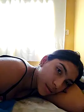 Snapshot of skinnyrox chatting on March 1, 8:33 pm skinnyrox online show from March 1, 8:33 pm