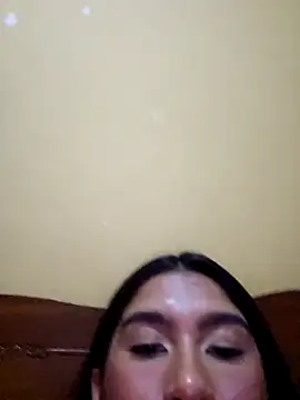 Snapshot of skinnyrox chatting on March 8, 5:33 am skinnyrox online show from March 8, 5:33 am