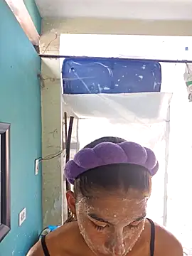 Snapshot of skinnyrox chatting on March 8, 7:39 pm skinnyrox online show from March 8, 7:39 pm