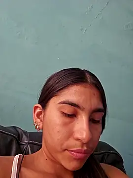 Snapshot of skinnyrox chatting on March 15, 7:42 pm skinnyrox online show from March 15, 7:42 pm