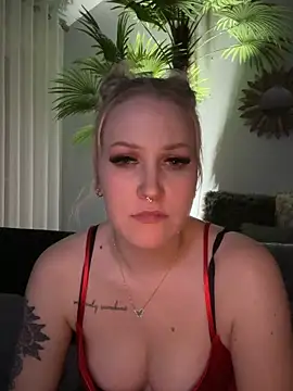 Snapshot of Wet_Kymistry chatting on November 16, 4:40 am Wet Kymistry online show from November 16, 4:40 am