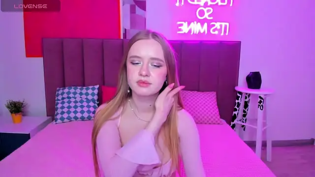 Snapshot of TerriBlossom chatting on November 17, 1:44 am TerriBlossom online show from November 17, 1:44 am