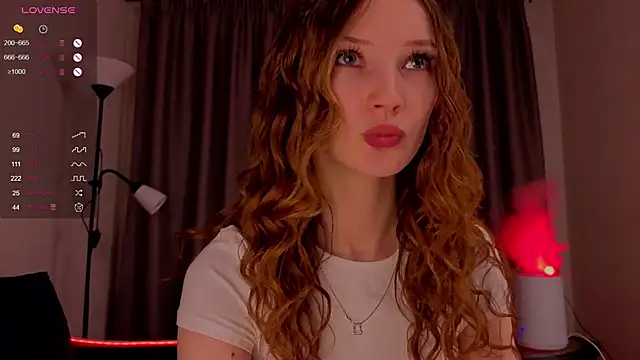 Snapshot of Alisavine chatting on February 6, 7:28 pm Alisavine online show from February 6, 7:28 pm