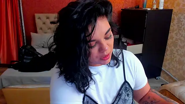 Snapshot of SpicyCarlaXX chatting on June 4, 8:26 pm SpicyCarlaXX online show from June 4, 8:26 pm
