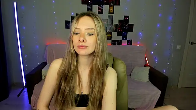 Snapshot of SteshaRay chatting on December 14, 8:20 am SteshaRay online show from December 14, 8:20 am