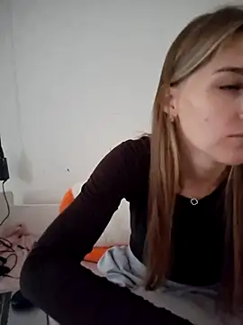 carolinakis  online show from February 15, 11:19 am