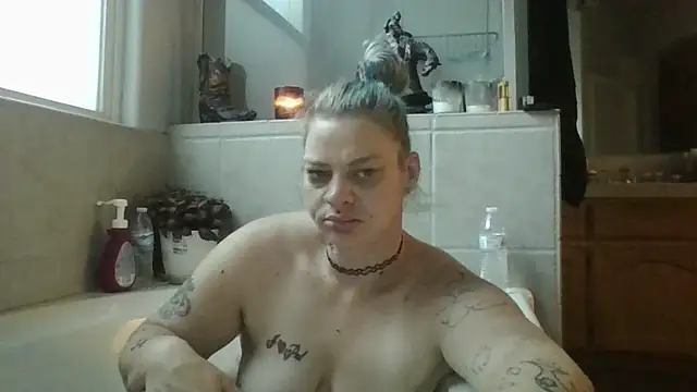 Snapshot of anitabonghit chatting on June 7, 12:53 pm anitabonghit online show from June 7, 12:53 pm