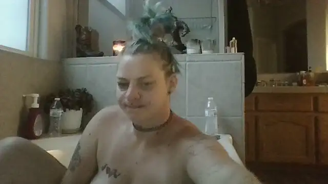 Snapshot of anitabonghit chatting on June 9, 12:39 pm anitabonghit online show from June 9, 12:39 pm