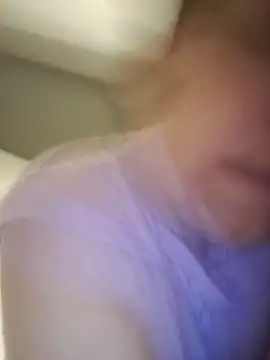 Snapshot of mi_vitor chatting on November 17, 10:10 am mi vitor online show from November 17, 10:10 am