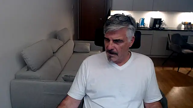 Buidapest online show from February 28, 10:55 pm