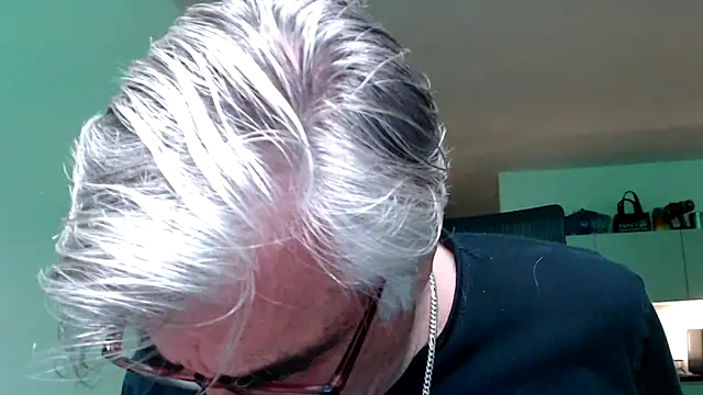 Buidapest online show from May 16, 6:54 am