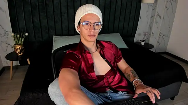 Brandon starkk online show from November 26, 11:55 am