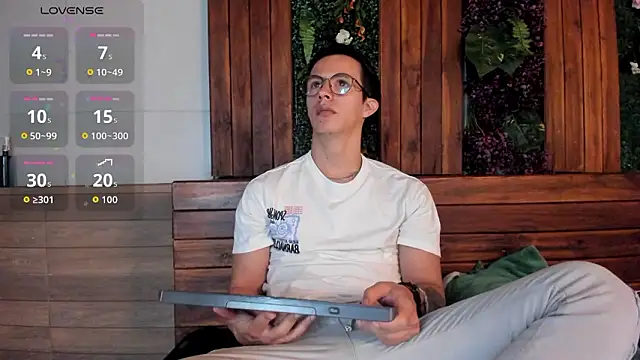 Brandon starkk online show from February 11, 11:37 am