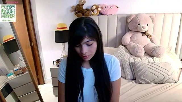 Snapshot of Emyii_ chatting on May 4, 12:39 am Emyii online show from May 4, 12:39 am