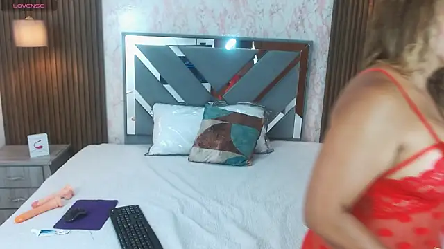 Snapshot of Lorna_queen chatting on November 19, 11:32 am Lorna queen online show from November 19, 11:32 am