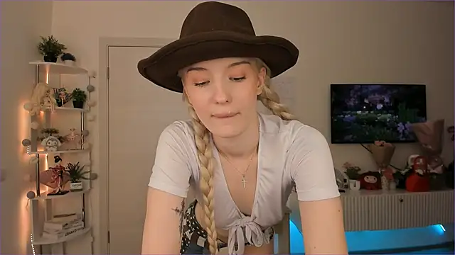 Snapshot of Tiffany_Paw chatting on June 30, 3:40 am Tiffany Paw online show from June 30, 3:40 am