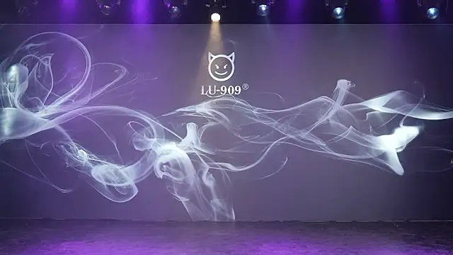 Snapshot of LU-909 chatting on November 21, 8:02 am LU-909 online show from November 21, 8:02 am