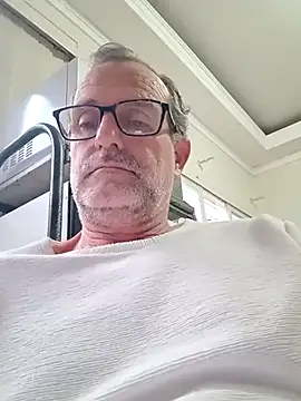 Snapshot of nard53 chatting on December 14, 8:52 am nard53 online show from December 14, 8:52 am